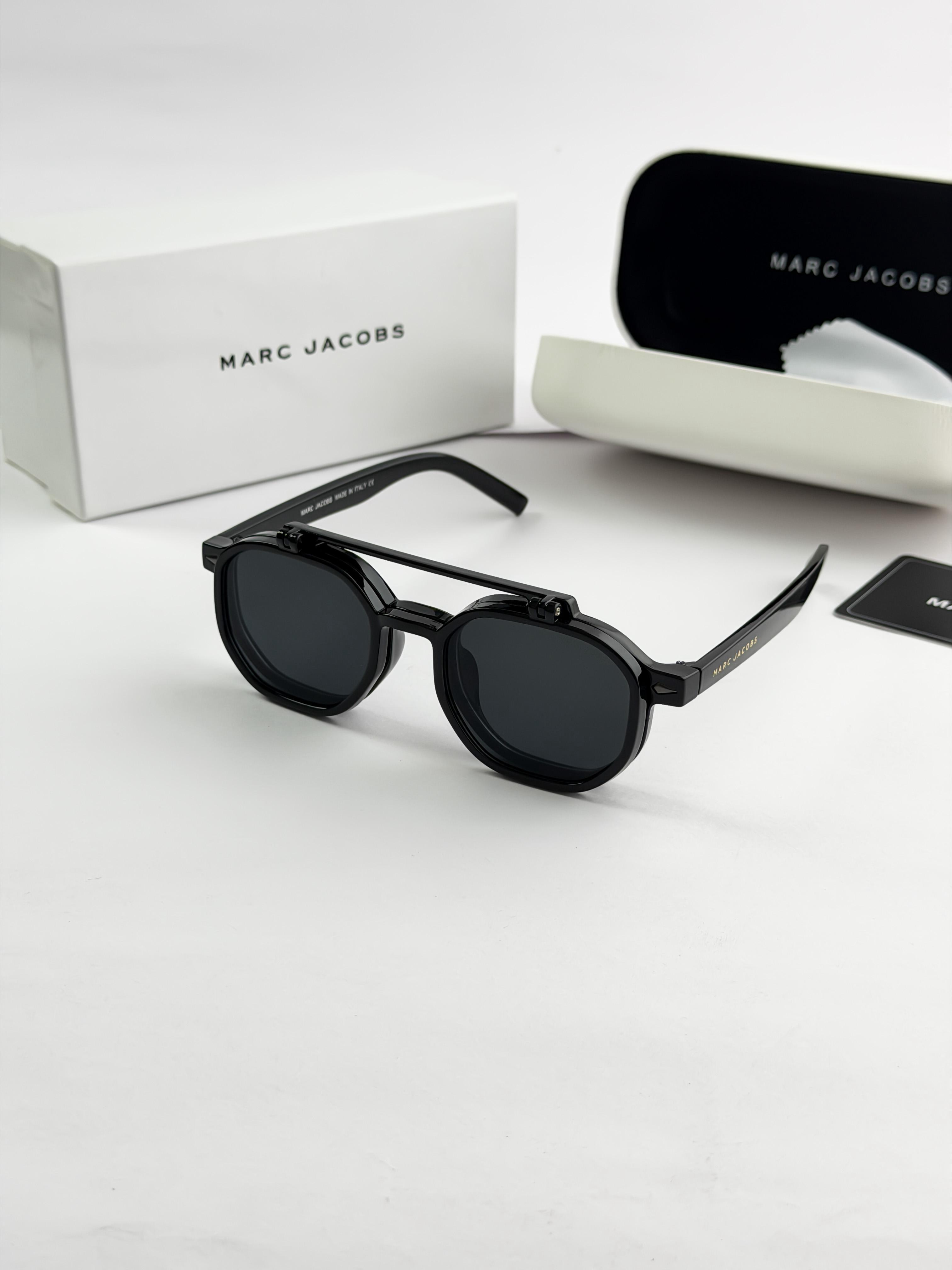 MARC JACOBS BLACK WITH PLANO 1005